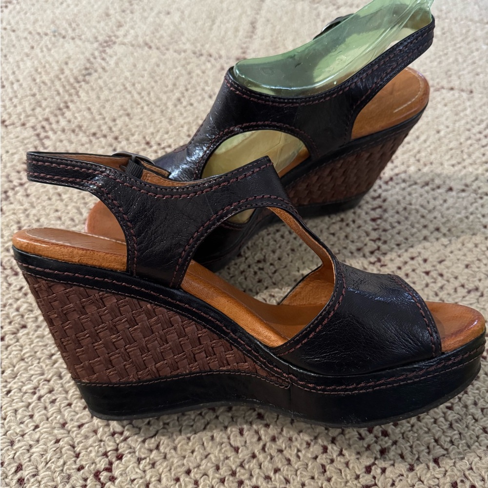 Naya wedge sandals